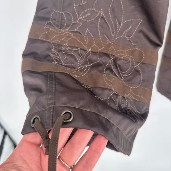 Y2K Express Cargo Floral Embroidered Wide Leg Pants Brown Size 4 Satin VTG - Picture 8 of 16